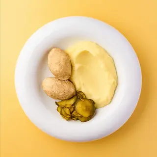Котлети парові з індички, картопляне пюре та ліниві огірочки
