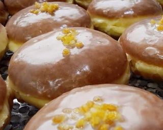 Pączek z dziką różą