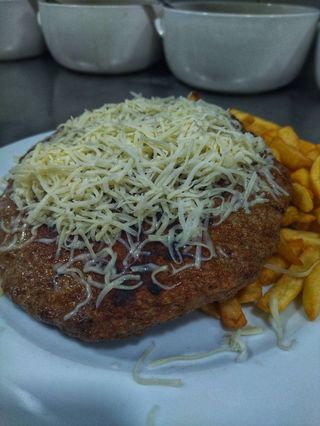 Punjena pljeskavica porcija 600 gr