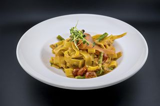 pappardelle al salmone con asparagi