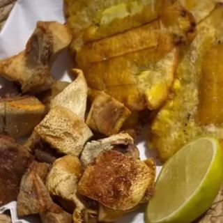 Morros (chicharon) con patacon