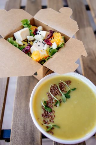 Крем-суп дня та салат з куркою 