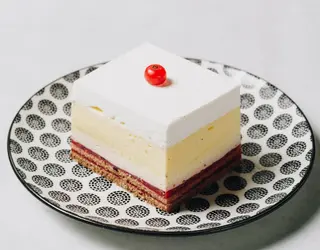 Kolač kocka od maline