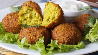 Falafel w bułce mega