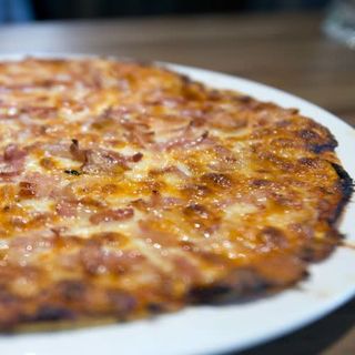 Pizza tirolesa (25 cm.)