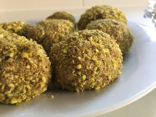Polpette di scottona in salsa al pistacchio