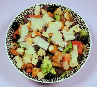 Салата цезар с пиле (300г)