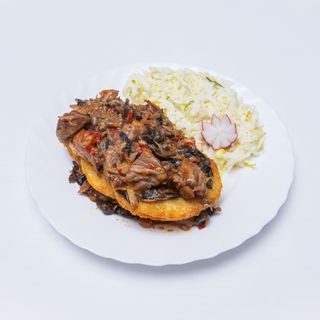 Placki Ziemniaczane z GULASZEM + surówka