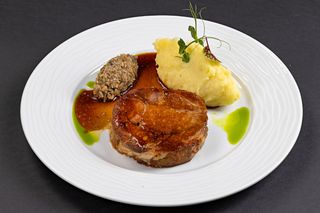 Бавно готвен свински врат