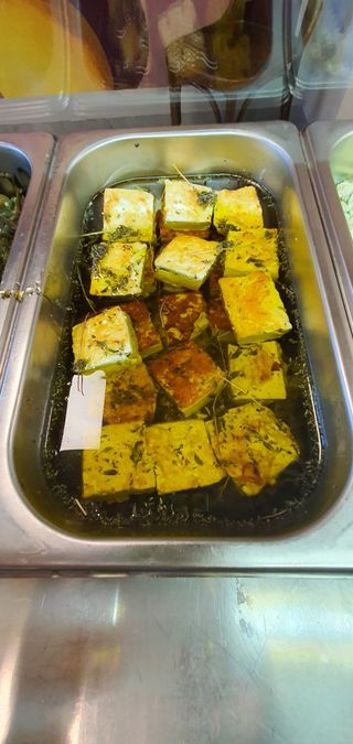 Запечено мариновано краве сирене (200г)