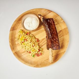 Томлённые 24 часов ребра конины 