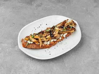 Брускетта з блакитним сиром, печені гриби (80g)