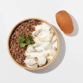 Բոուլ հնդկաձավարով և խոզի փափկամսով