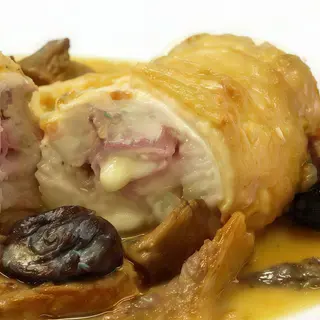 Muslo Relleno De Bacon, Queso Y Cebolla Caramelizada