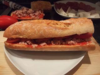 Bocadillo de atún con aceite y tomate rallado (30 Cm.)