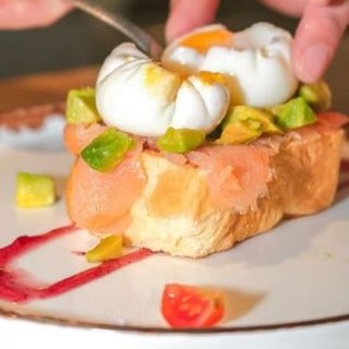 French Brioche Huevo Royale Benedict 