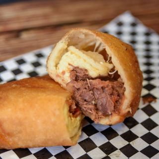Empanada De Mechada Y Queso Latino