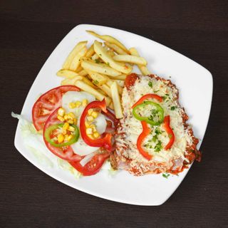 Milanesa a la napolitana con patatas fritas
