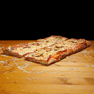 Pizza cu șuncă și ciuperci - Felie 