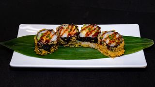 131. Tempura Roll De Salmón Y Tempura De Gamba (4 Uds.)