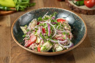 ტრადიციული ქართული სალათი ნიგვზით/არაჟნით/მაიონეზით