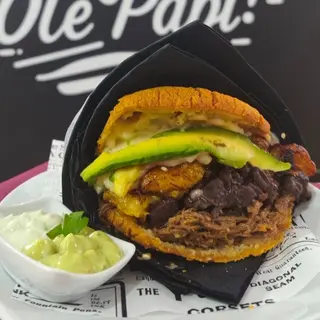 Arepa  de Pabellón criollo