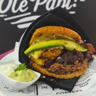 Arepa  de Pabellón criollo
