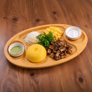 Tocană de porc  cu mămăligă
