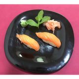 71. Niguiri de salmón (2 pzs.)