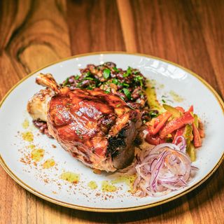 Ciolan de porc cu fasole cazuta