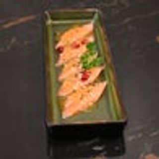 Carpaccio sake in passion fruit