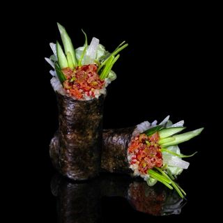 HAND ROLL тартар з лосося