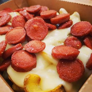 Patate fonduta di Provola e würstel Fritti