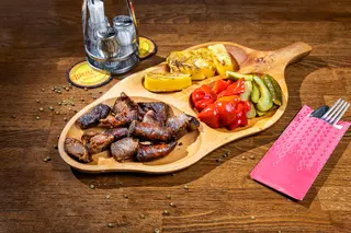 Carne la garnita