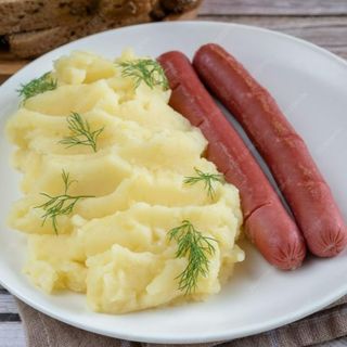 Kids Salchichas Con Puré De Patatas 