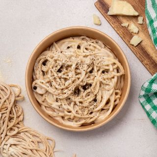 Pasta con salsa Cacio e pepe