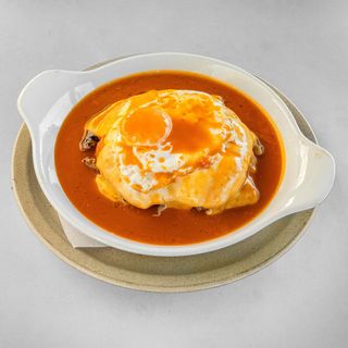 Francesinha Com Ovo