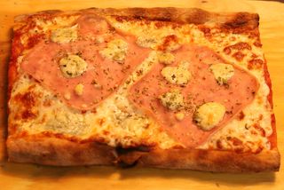 Pizza De Jamón Y Piña (35 Cm. X 20 Cm.)