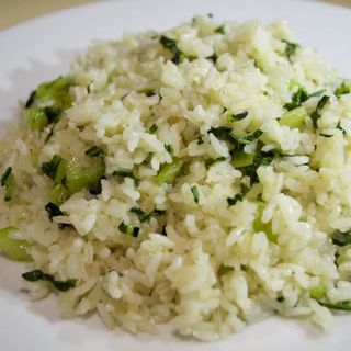 Arroz salteado con verduras y huevo