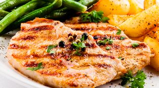 Carne Con Verduritas Y Salsa De Tomate