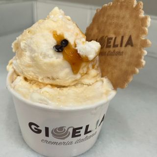 Helado de yogurt con fruta de la pasión