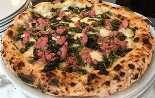 Pizza friarelli e salsiccia bufala