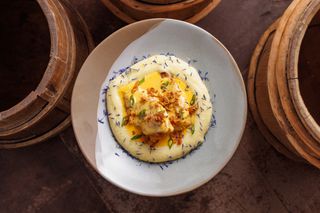 Куряче філе під сирним соусом з картопляним пюре (160/190/80)