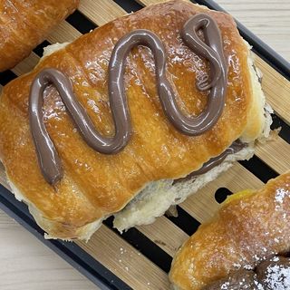 Medialunas rellenas con nutella