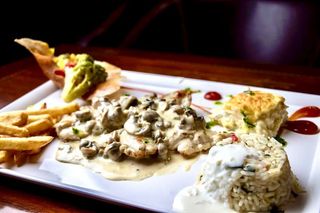 Blanc De Poulet Sauce Champignon