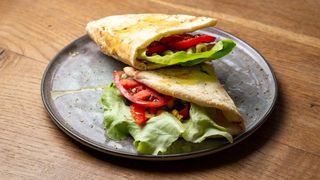 Vegetarijanski pizza sendvič