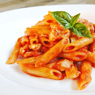 Rigatoni cu carnati
