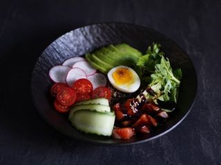 Боул з лососем та кіноа (400g)