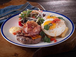 Яєчня з беконом, рублений стейк (400g)