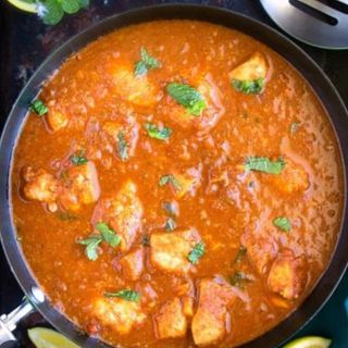 PUI CU CARTOFI IN SOS PICANT Chicken vindaloo